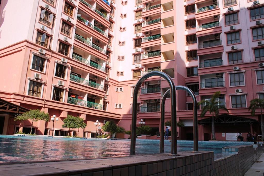 Marina Court Resort Condominium Кота-Кинабалу Экстерьер фото